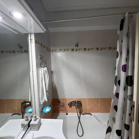 Modern 2br Private Parking Sleeps 6 Chalkís
